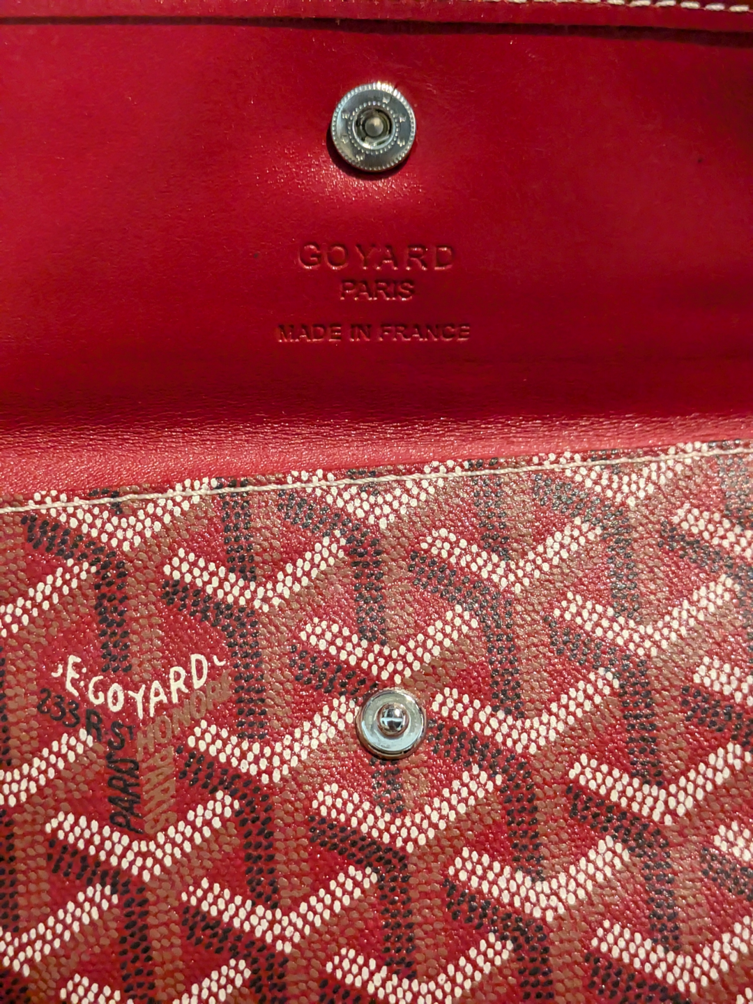 Red Goyardine coated canvas exterior

Natural leather trim and handles

Interior features one main compartment and a zipped pocket

Goyard signature clasp closure